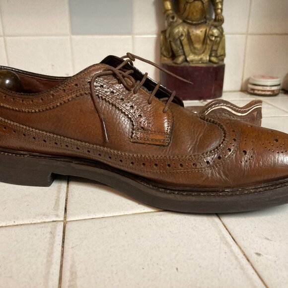 VINTAGE WING TIP MADE IN USA SHOES 9 C main image 4